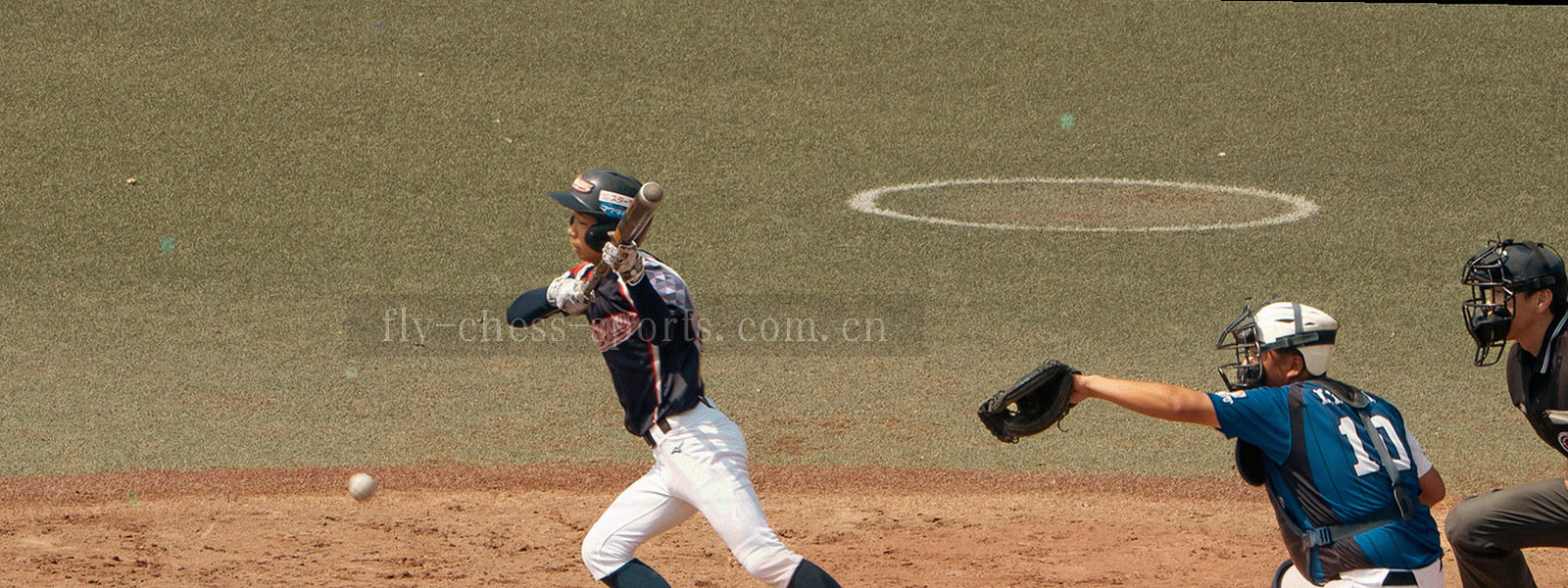 起航、加速、冲刺、结算四个阶段沿一条赛道横向展开