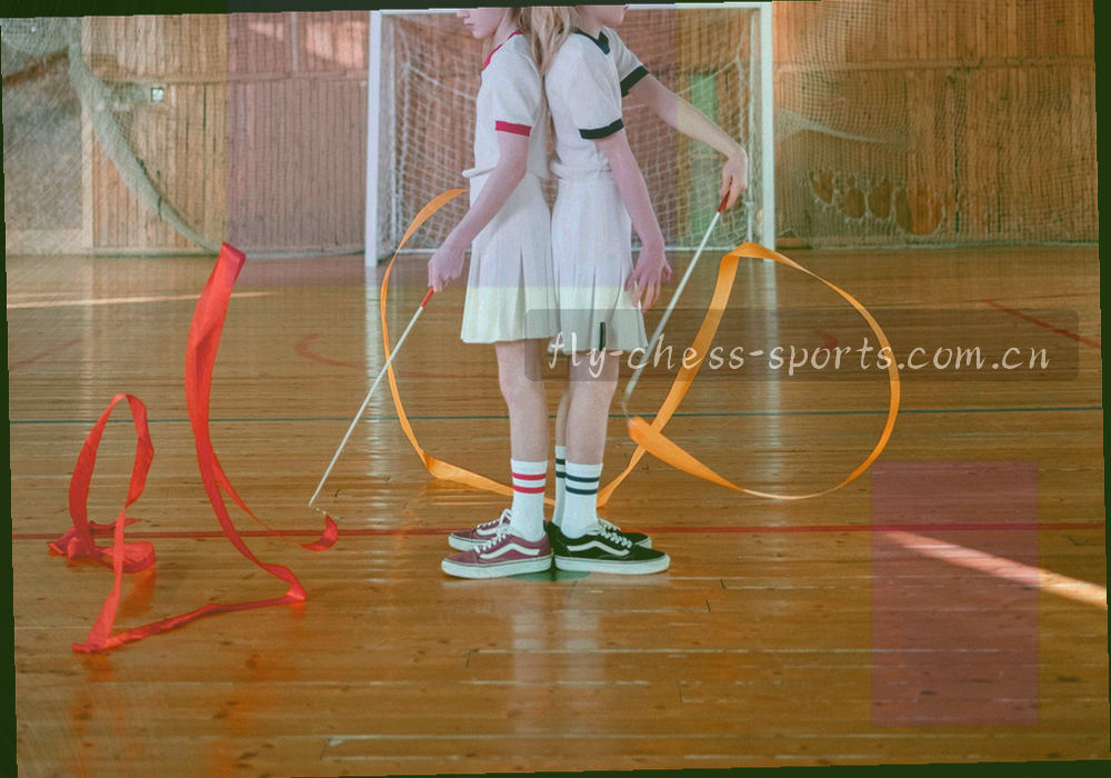 由节点和细线连接的产品、内容、客服与赛事合作网络示意图